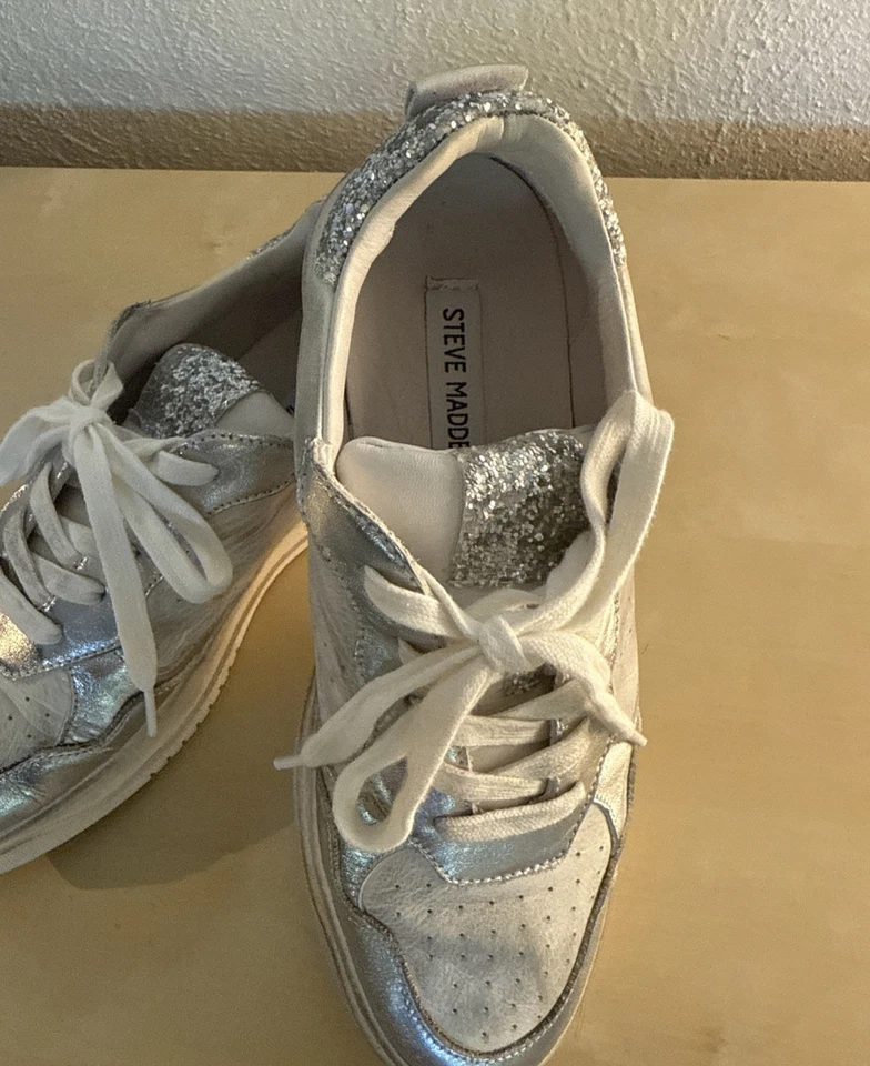 Steve Madden Mujer’s Tenis Metal Plata Brillos Talla 8 Foto 3 de 4