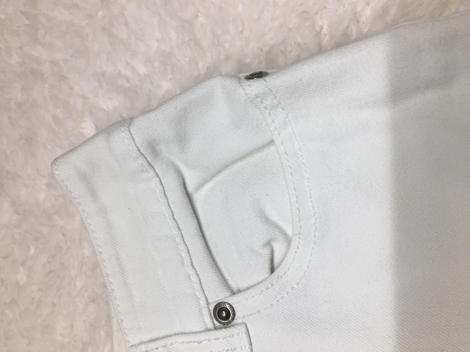 Pantalones de mezclilla Chicos Platinum para mujer talla 0 cortos blancos de pierna recta elásticos Foto 4 de 4