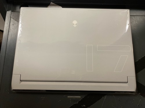 Alienware x17 R1 DELL 17.3" i7-11800H 16GB RAM 512GB SSD - Picture 5 of 22