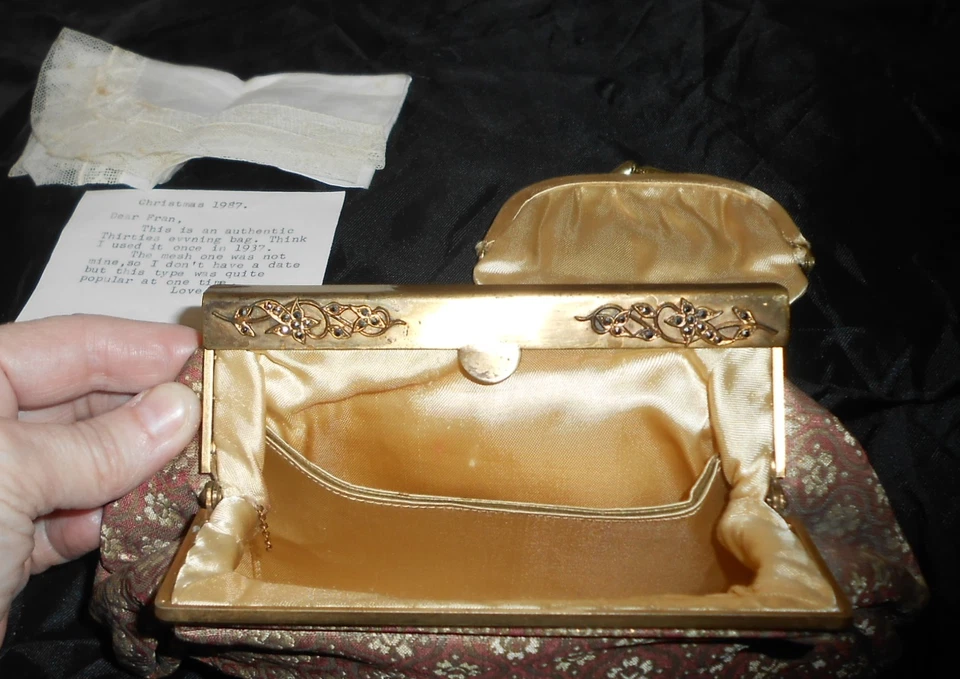 EVENING BAG, FLOWERED CANVAS, VINTAGE 1930'S W/COIN PURSE & LACE HANKY, NICE! - Image 4 of 4
