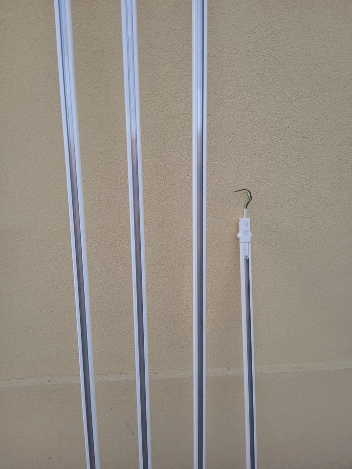 impianto di illuminazione per negozi, sale mostre etc etc di colore bianco - Immagine 4 di 4