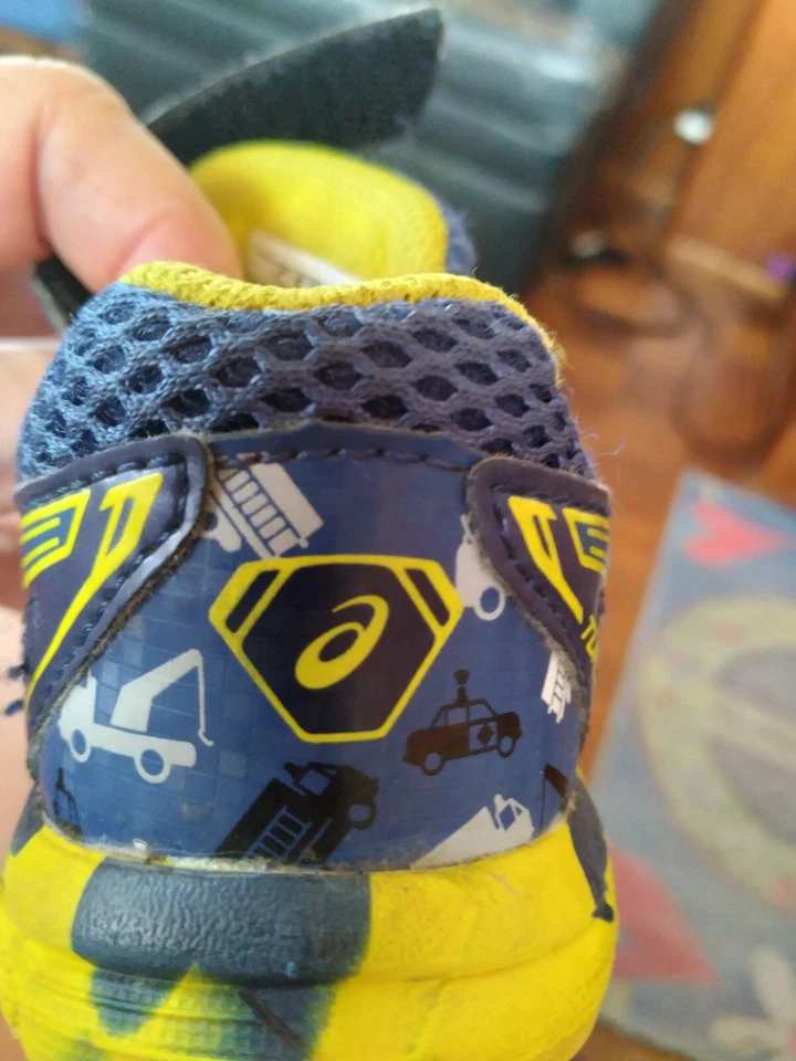 Zapatillas Asics Turbo Truck para niños pequeños talla 4 Foto 4 de 4