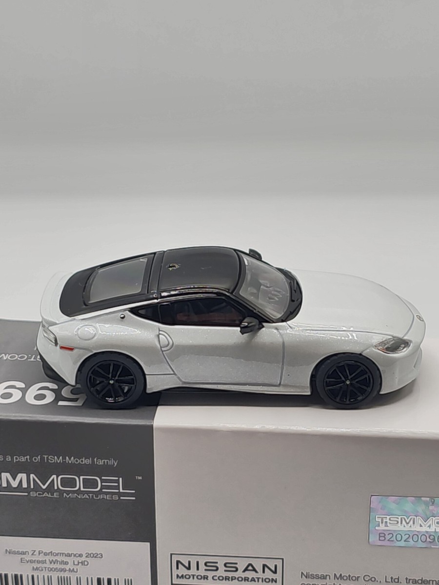 ミッツ Mini GT Nissan Z 400 Z Performance 2023 LHD Everest White MGT00599
