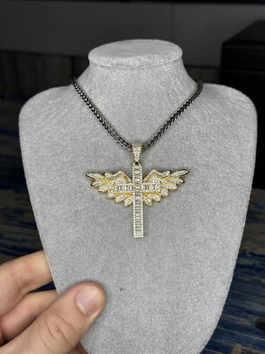 Guu Shop Baguette Iced Cross Pendant With Wings Gold