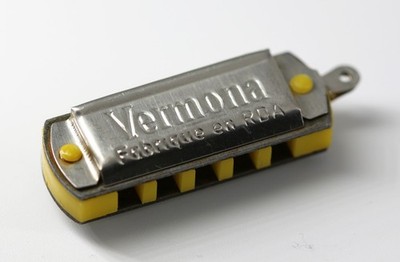 Vermona Mini Mundharmonika 4 cm Klingenthal DDR Fabrique en RDA TOP Ostalgie