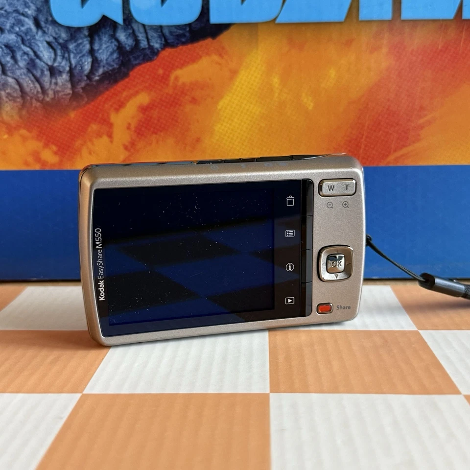 Kodak EasyShare M550 12.0MP Digital Camera - Tan With SD Card (Read) - Image 3 of 4