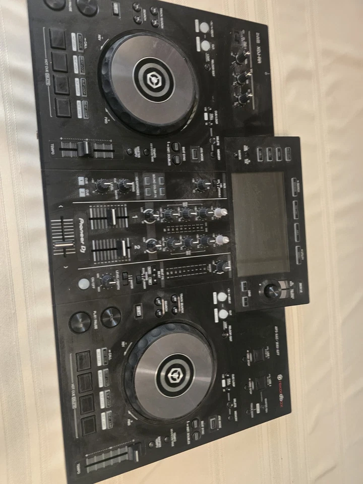 Pioneer DJ XDJ-RR - All-in-one Digital DJ System with 7" Display, No Cords W Box - Image 2 of 4