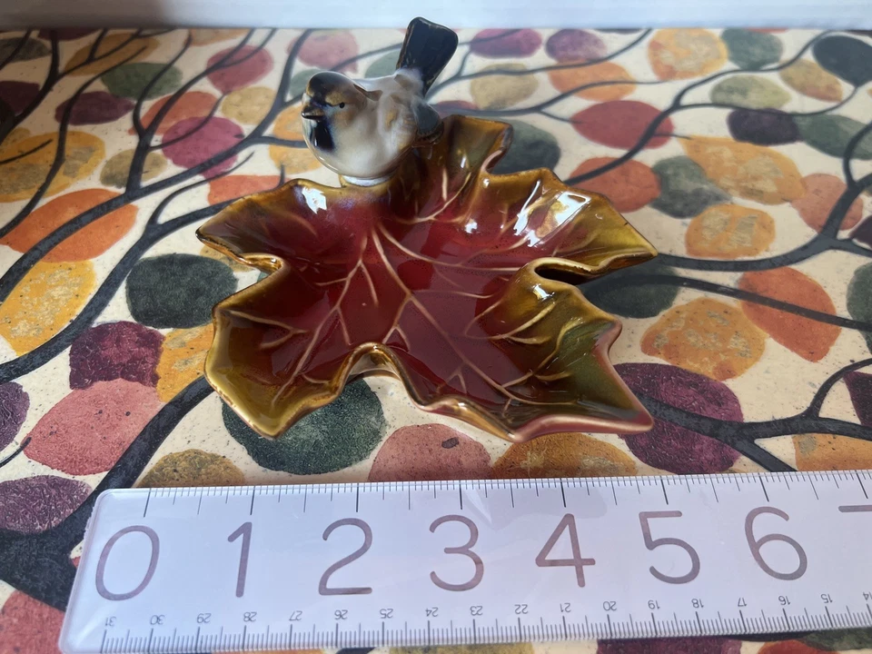 Plato de baratija de hoja de arce con acento de pájaro de Creative Co-Op Ceramic Foto 3 de 3