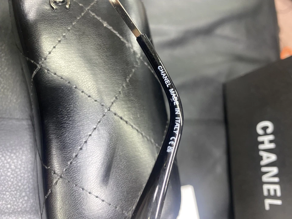 香奈儿太阳镜透明方形和薄片优雅带盒和盒 — 第 2/4 张图片