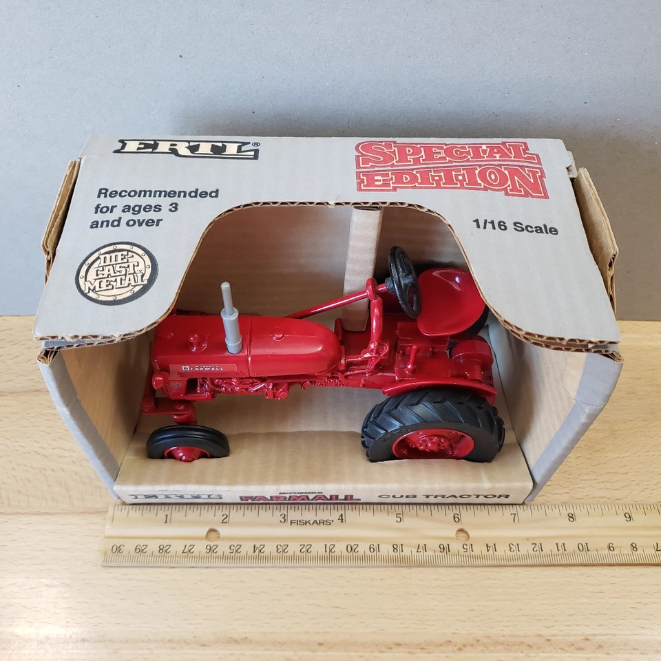 Ertl McCormick Farmall Cub Tractor Special Edition Diecast 1:16 - Image 3 of 4