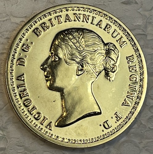 Una and the Lion 1839 Great Britain 5 Lbs Gold Plated Reproduction Coin 42mm 31g - Picture 2 of 16