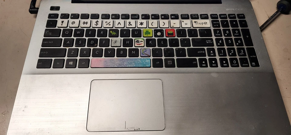 Portátil ASUS F555L 15.6" Intel Core i5-5200U 2.2GHz 8GB HDMI (TAL CUAL) Piezas Reparación Foto 4 de 4