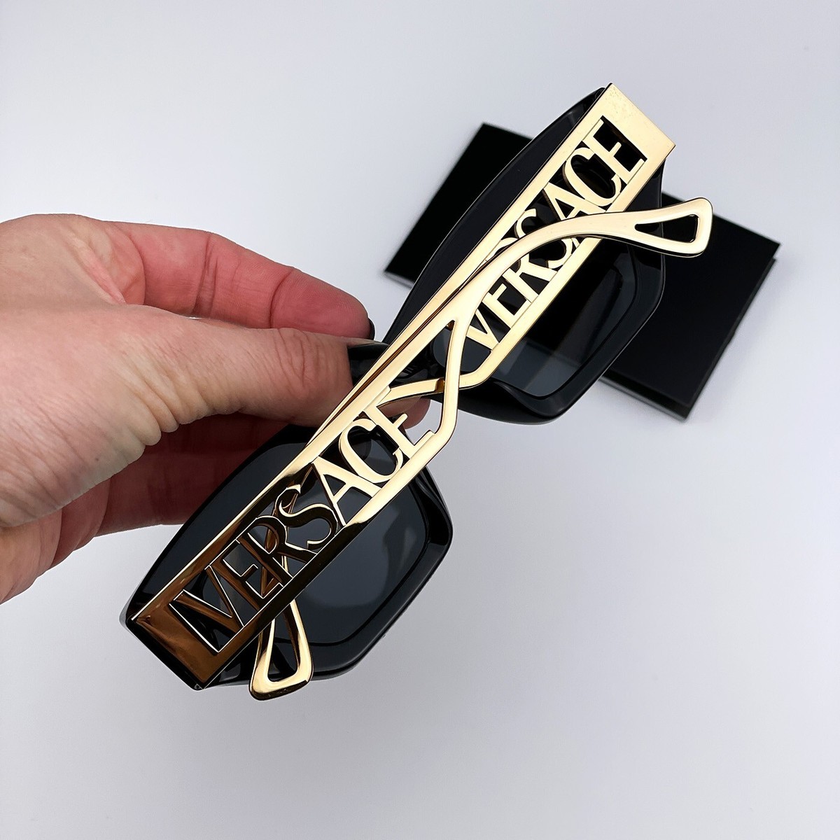 New Versace MOD4432-U GB1/87 Black Sunglasses with Gold Temples Versace Sunglasses MOD.4424-U GB1/87 Black Gold Oversized  main image 4