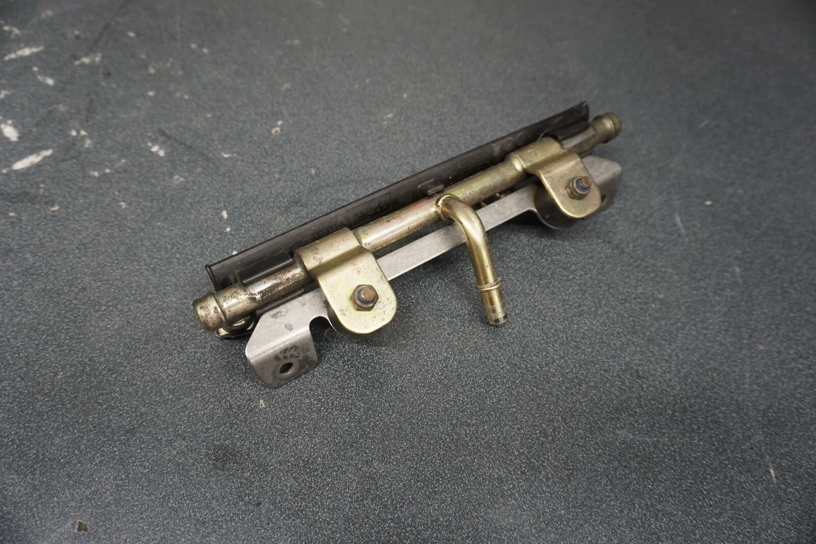 2005-2007 MXZ Mach Z Ski-Doo OEM Gas Fuel Injection Rail Throttle Body Rail