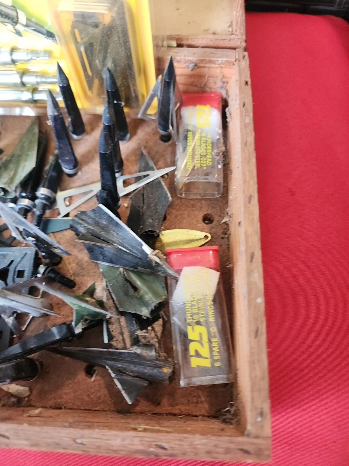 Lot of Archery broadheads 125 + Others New & Used In Wooden Box Pre