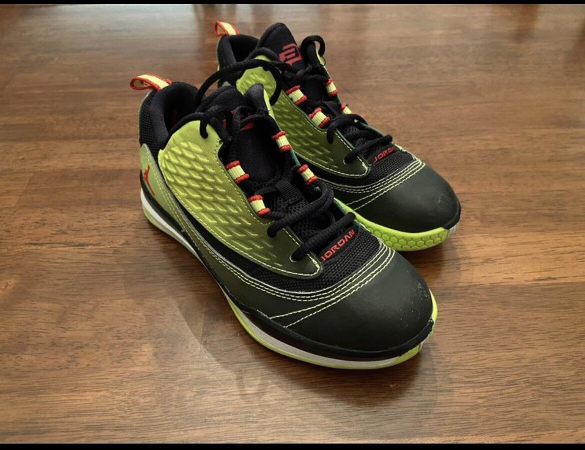 NIKE AIR JORDAN NEON GREEN AND BLACK YOUTH / CHILD SNEAKERS  display picture 3