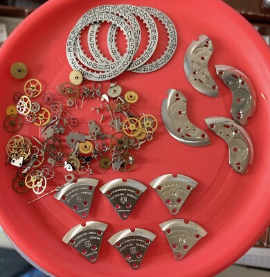 Lot De Pièces De Rechange Pour Montre Universal Genève Calibre 1106 - Occasion - Pour Réparation