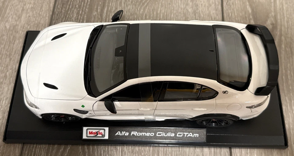 Полностью новый Alfa Romeo Giulia GTAm белый масштаб 1:18 Maisto литой - Изображение 3 из 4