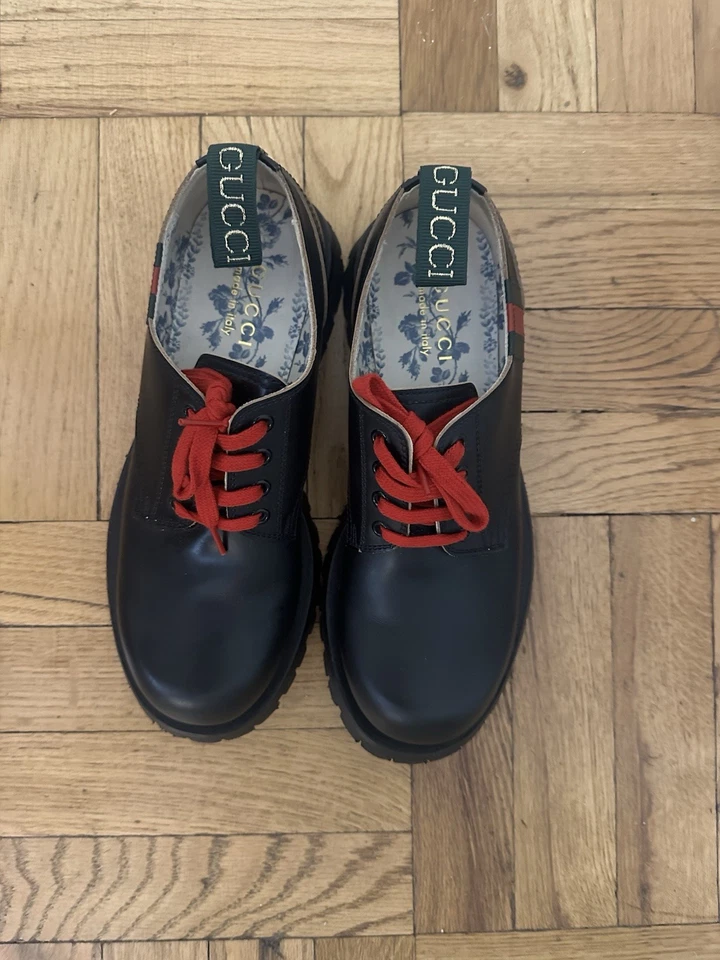 古驰 Arley 平头德比黑色皮革红色鞋带男式 7 英国/8 美国 870 美元零售 — 第 2/4 张图片