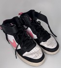 Nike Big Girl Size 5 Court — photo 1
