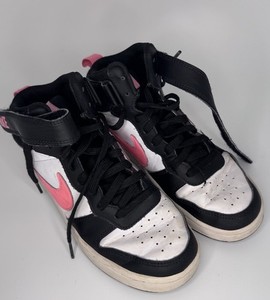 Nike Big Girl Size 5 Court