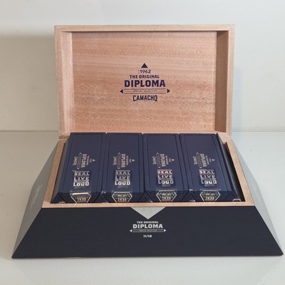 Camacho The Original Diploma Special Selection 11/18 Cigar Box & 18 Coffin Cases