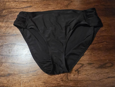 Ava&Viv Women s Plus Black Ruched Sides High Waist NWOT Swim Bottom Sz 20w/22w