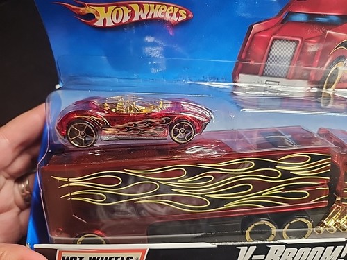 New in Box Hot Wheels 2009 V-RROOM! Transport Truck Plus HW Vehicle - Picture 2 of 8