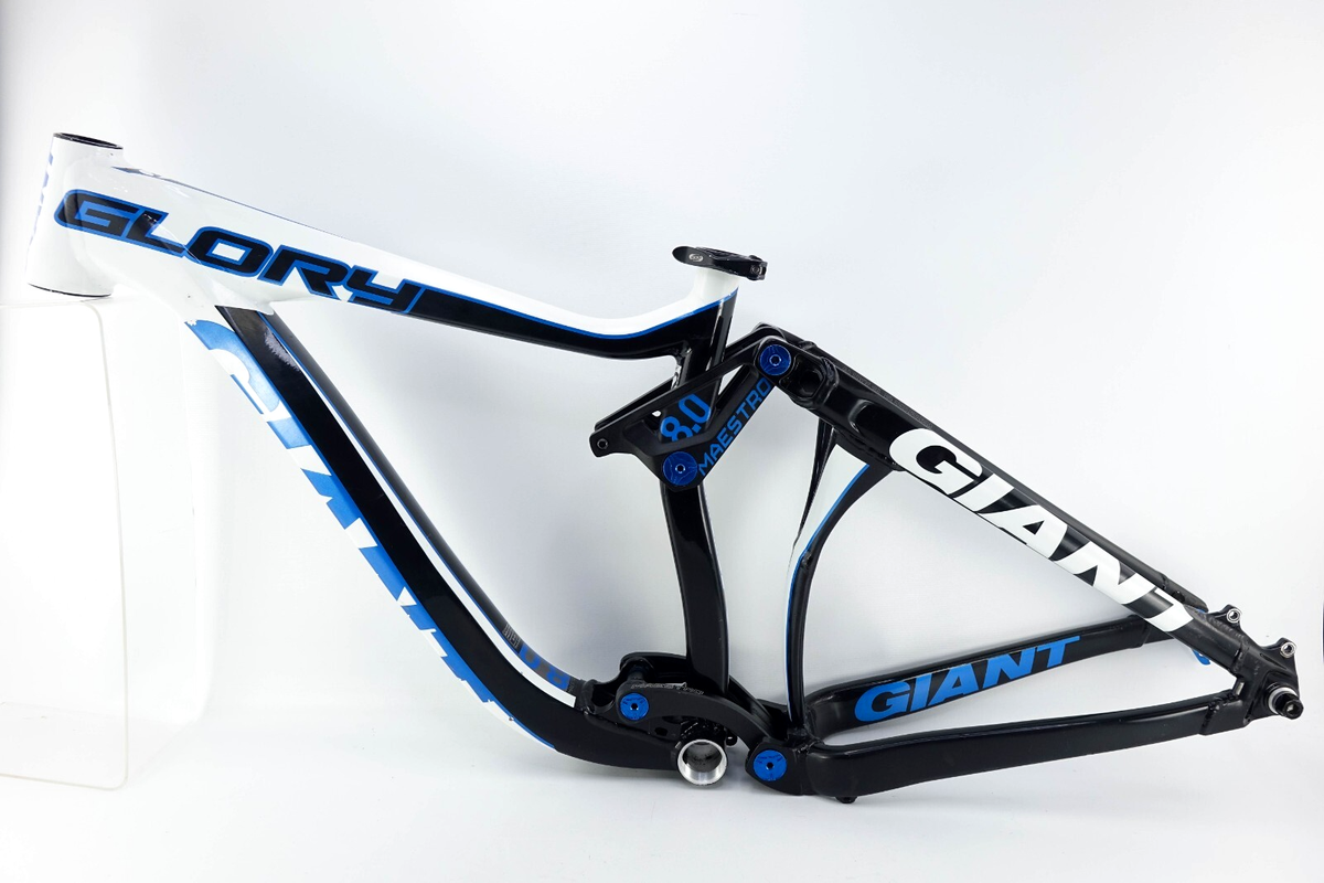Giant Glory 2 DH Downhill Mountain Bike MTB Small Frame 26