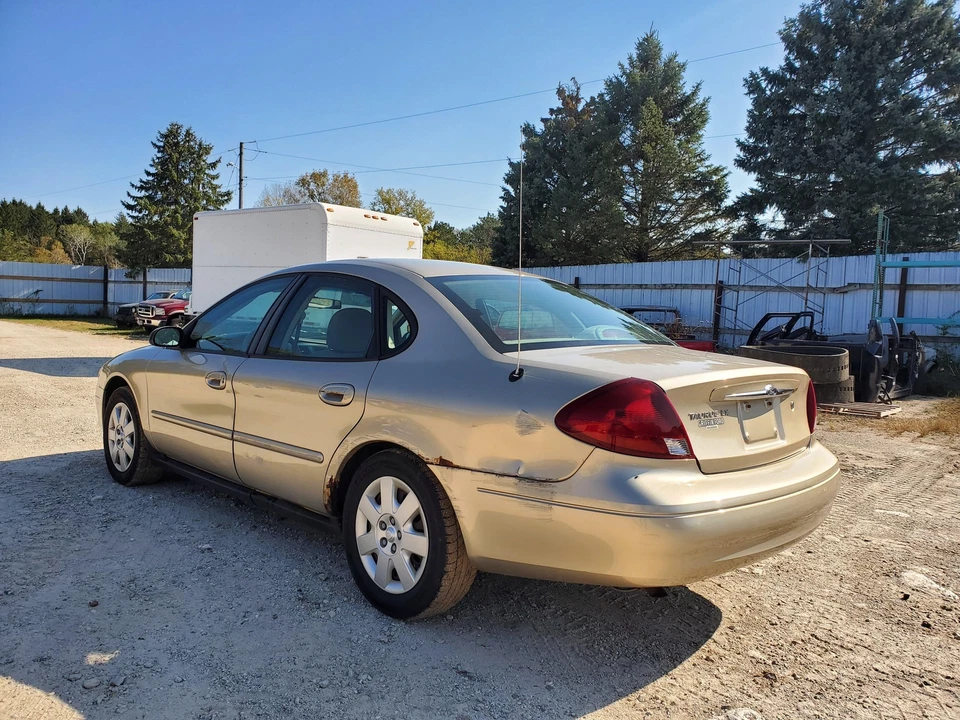 Puerta trasera izquierda cristal/ventana (tinte solar AS2)(SDN) 1996-2007 Ford Taurus Foto 2 de 4