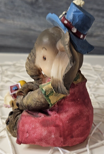 Baby Girl Elephant Playing w/ Her Toys Resin Figurine (flaw) - Bild 4 von 6