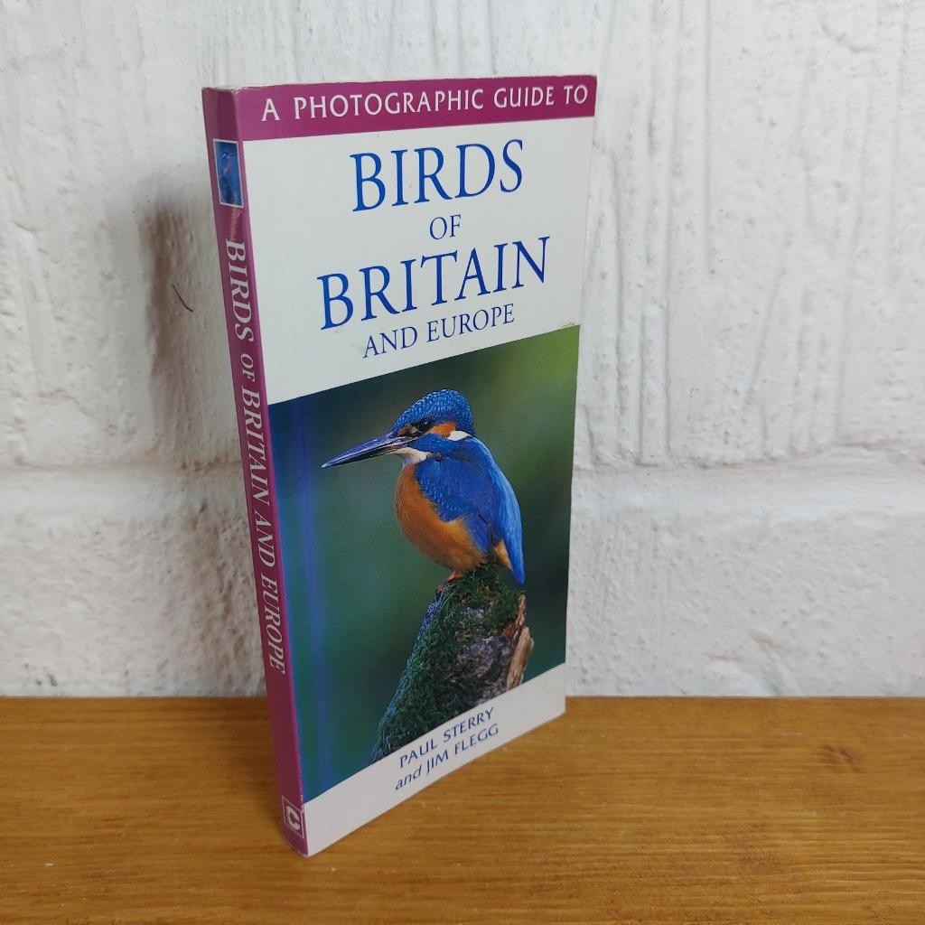 Photographic Guide to Birds of Britain — Paul Sterry