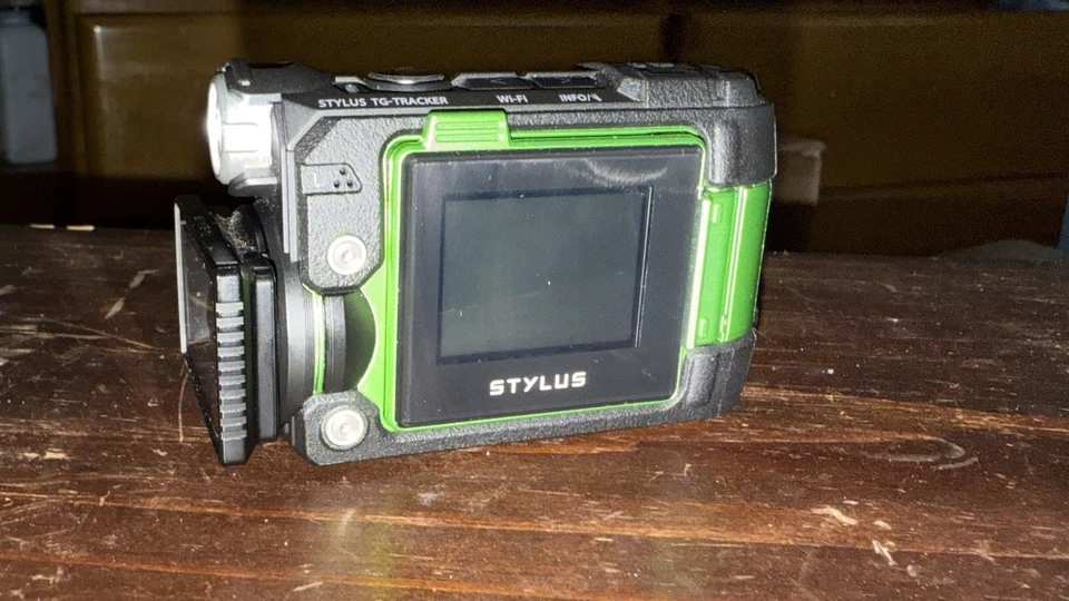 Cámara digital Olympus Stylus resistente, ángulo extremo TG-Tracker-verde Foto 4 de 4