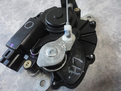 TOYOTA VOXY ZRR70W Genuine Sliding door lock release motor Left