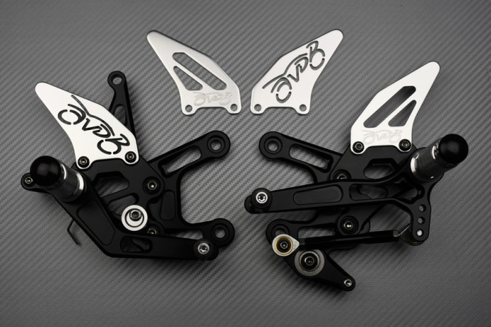 Platines commandes reculées AVDB Suzuki GSX-R 750 évite le glissement des bottes