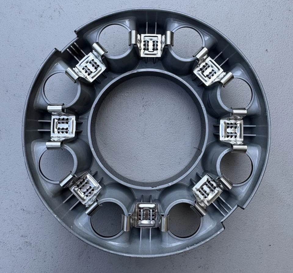 Tapa central delantera negra 8 3/8" Ford F-250, F-350 SRW OEM #KC3Z1130AA única Foto 2 de 4