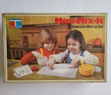 Vintage 1979 Tupperware Toys Mini Mix It Childrens Mixing Set