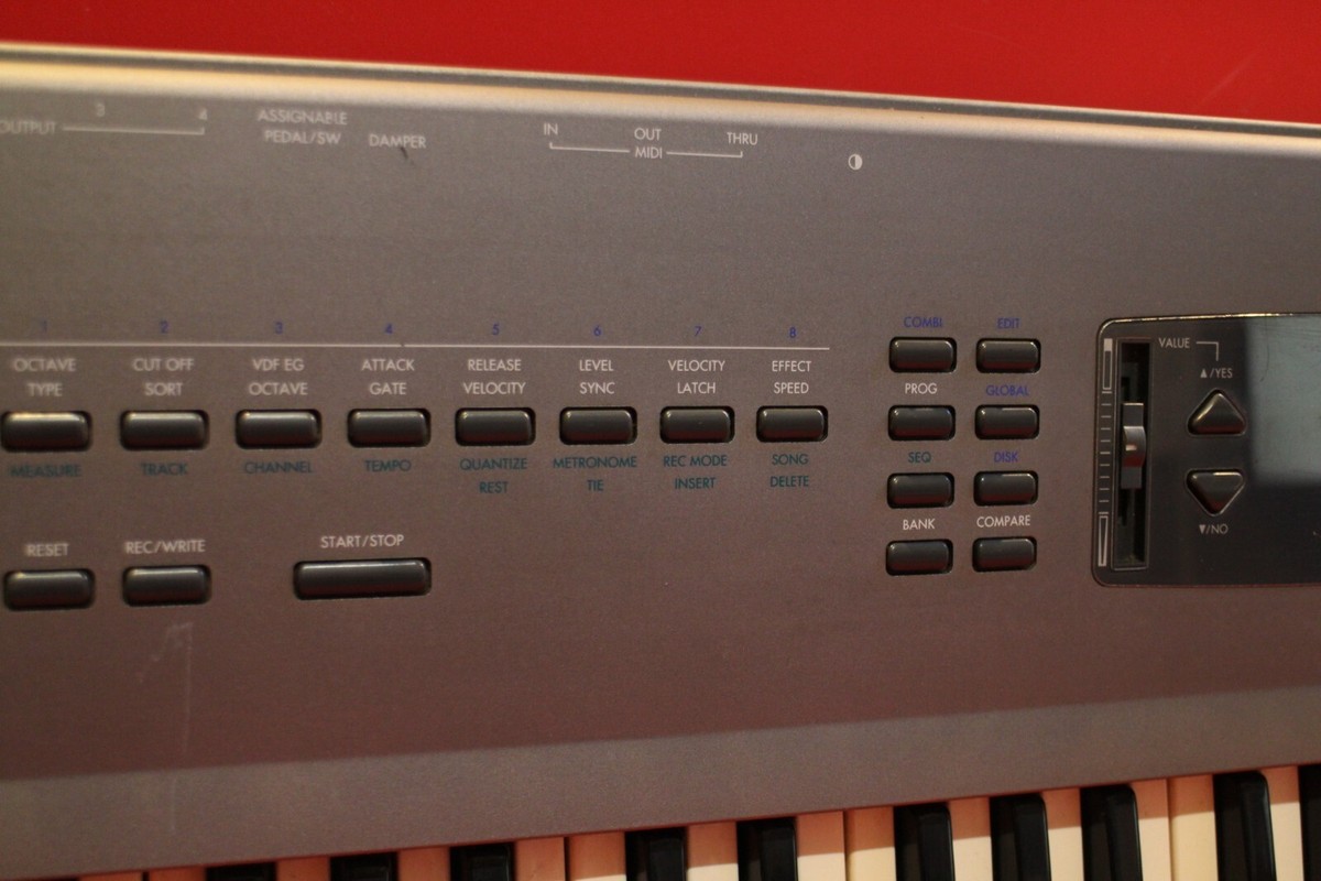 USED KORG N264 Music Workstation Keyboard Synthesizer U2518 250228