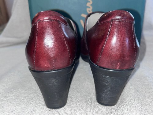 NIB Clark's leather adjustable buckle strap mary janes- wine- 6 - Picture 4 of 8