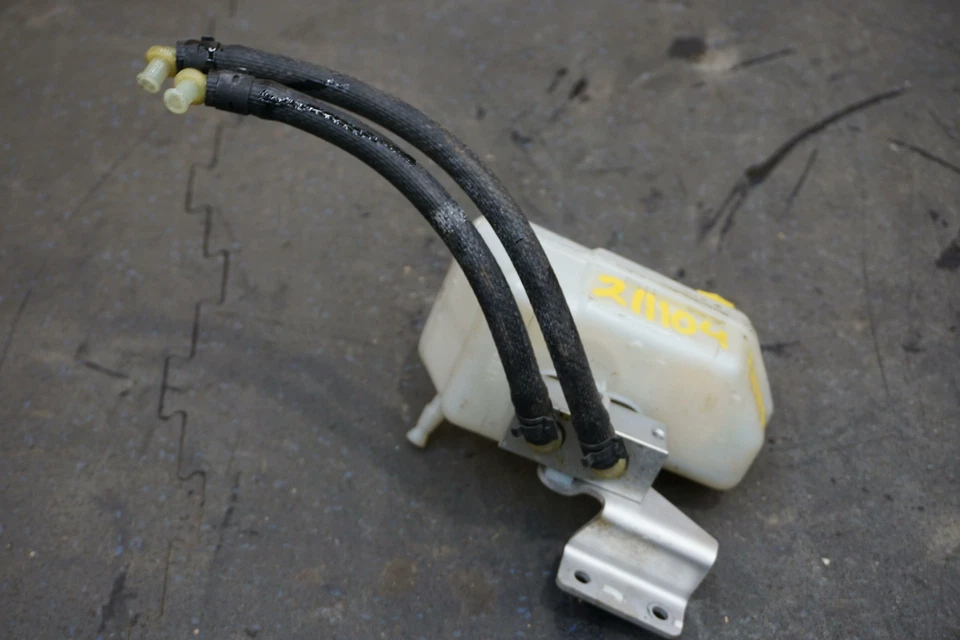 Tanque de reserva de líquido de frenos OEM McLaren 650S LH RH Spider 2016 Foto 3 de 3