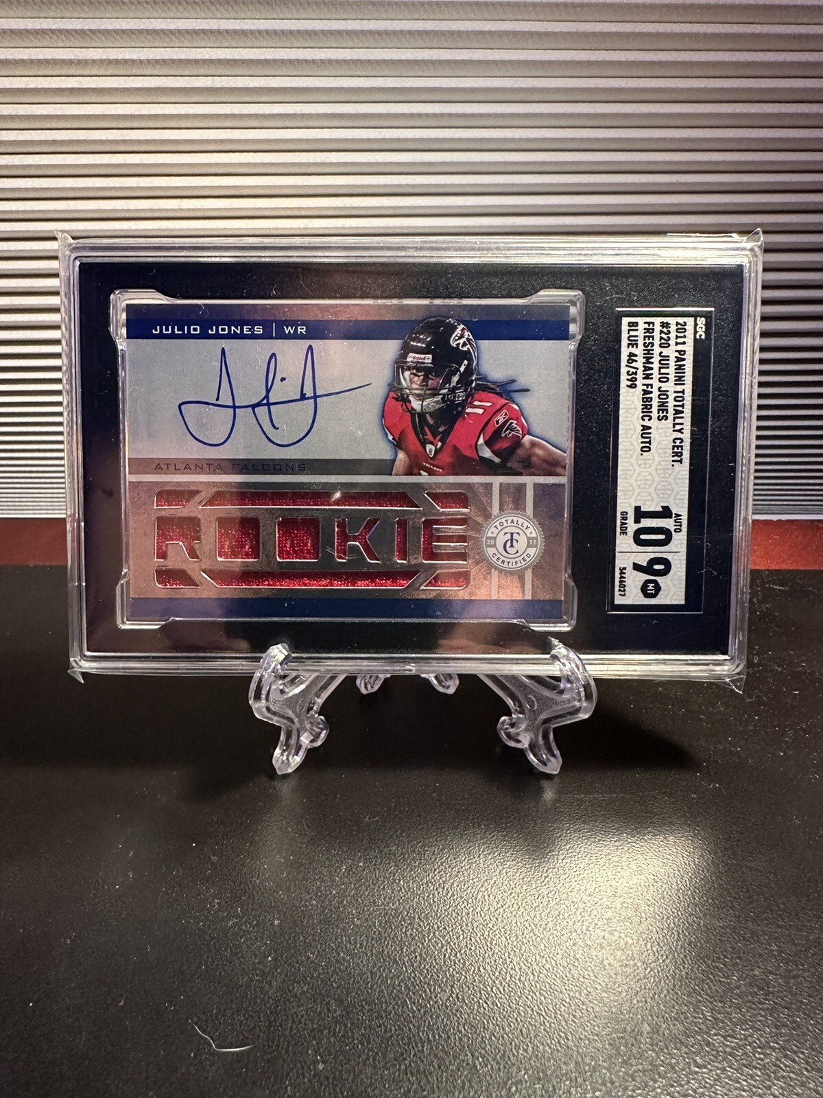 Julio Jones Panini Totally Certified #220 Signed Jersey