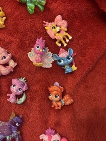 Hatchimals CollEGGtible Deluxe Lot Royal Fur Tail Owl Plus Minis Lot Of 13 Used