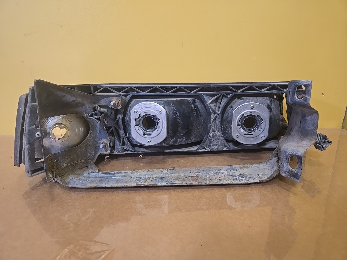 1989-91 Chrysler TC Maserati Driver Side Headlight Head Lamp Assembly  FREE SHIP