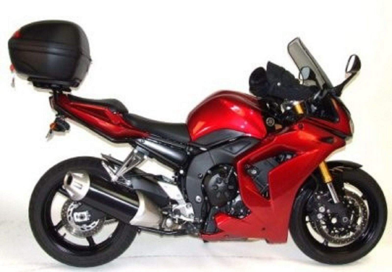 Yamaha FZ1S (2009) with lower fairings R&G Racing aero crash
