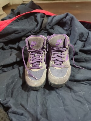 Women s Nike vintage caldera hiking boots Purple Size 7.5 US