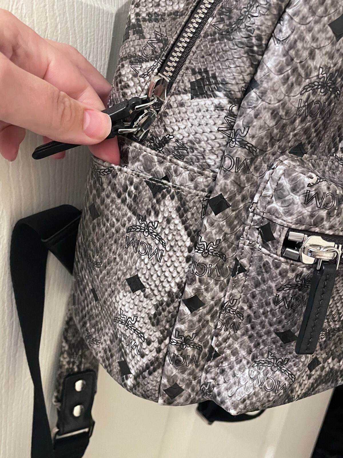 MCM GRAY PYTHON SNAKE BLACK DIAMOND PRINT MONOGRA… - image 4