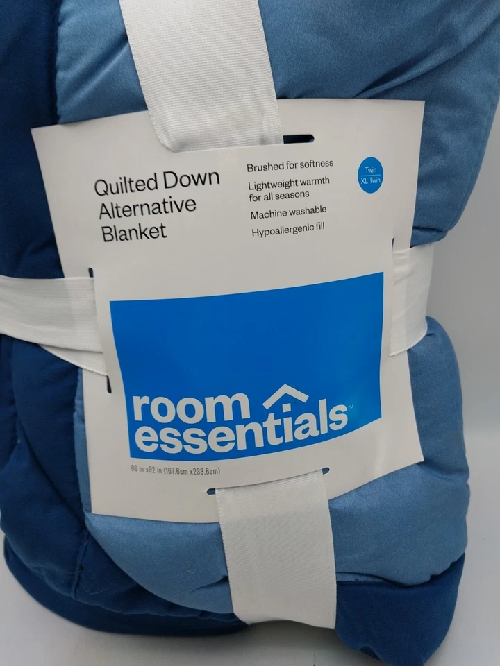 Room Essentials Quilted Down Alternative Blanket Twin/ Twin XL Blue - Image 2 of 4