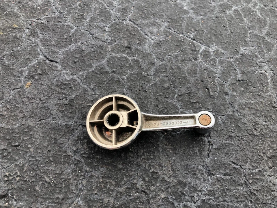 Manivela de ventana Ford Mustang 1965-1968 vintage OEM C5ZB-6530323-A Foto 3 de 4