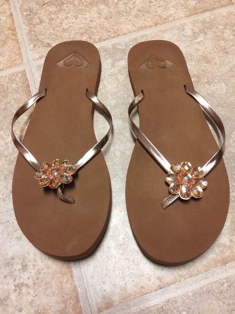 Roxy Womenâs Brown Flip Flops With Shiny Straps And Flower Size 10. G | eBay