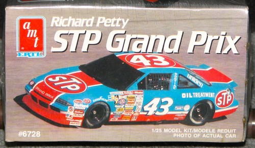 Factory Sealed NASCAR Model Racecar Kit 1:25 Scale AMT S-8 - Picture 4 of 4